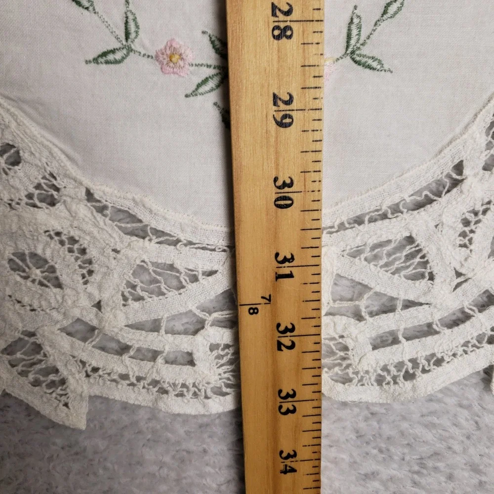 Vintage White Embroidered Floral Table Runner Scalloped Lace Trim 33x15